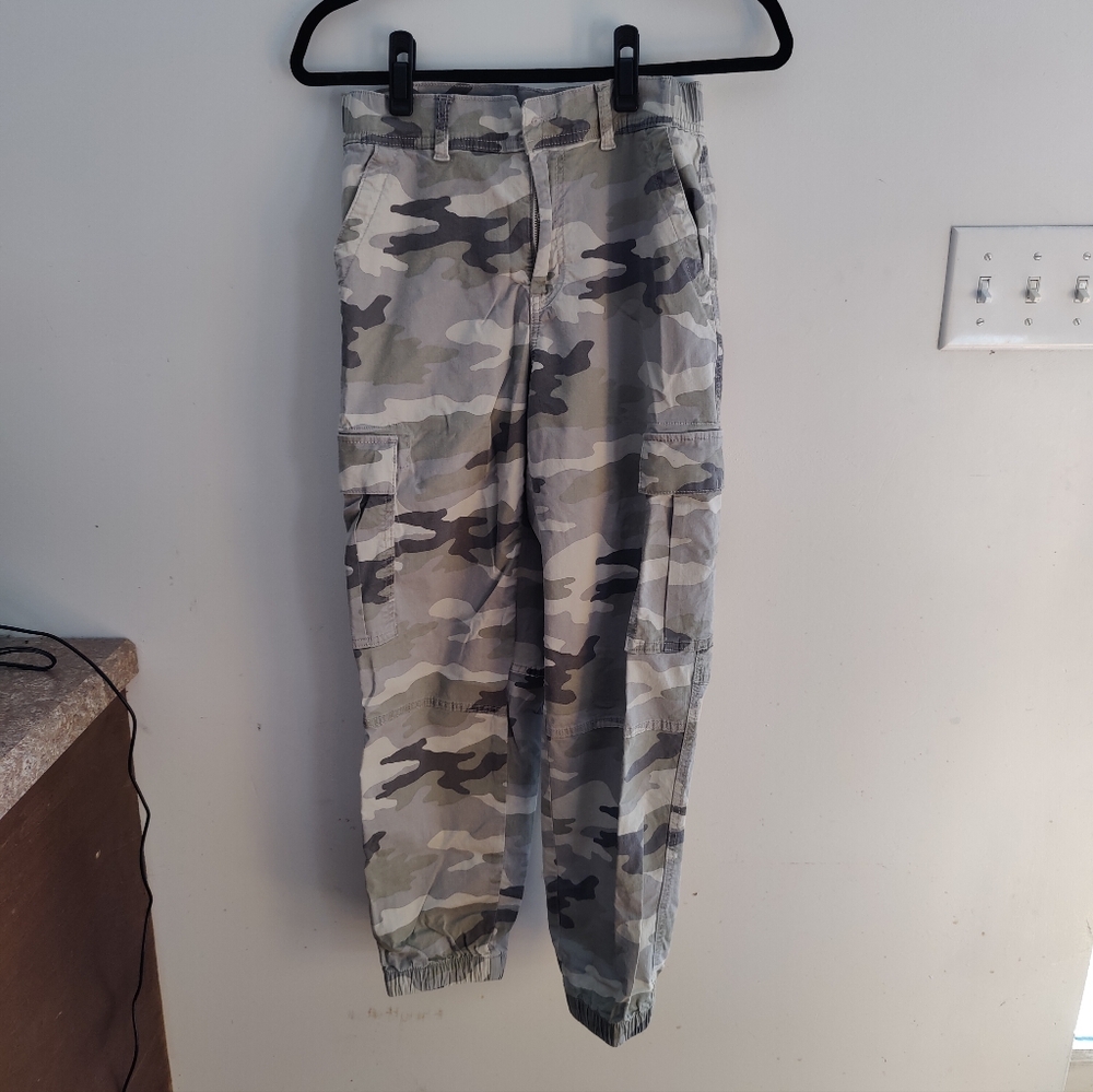 AE Camo Cargo Jogger Pants